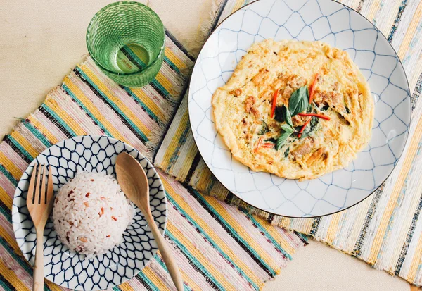 Omelete saboroso com arroz — Fotografia de Stock