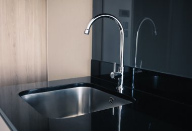 Modern paslanmaz lavabo ve sekmesi