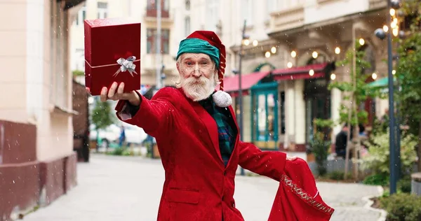 Retrato Velho Feliz Alegre Vestido Como Santa Cláusula Com Saco — Fotografia de Stock