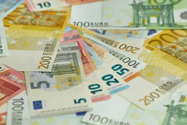 Dinero en euros. Fondo en efectivo en euros. Billetes en euros — Foto de Stock