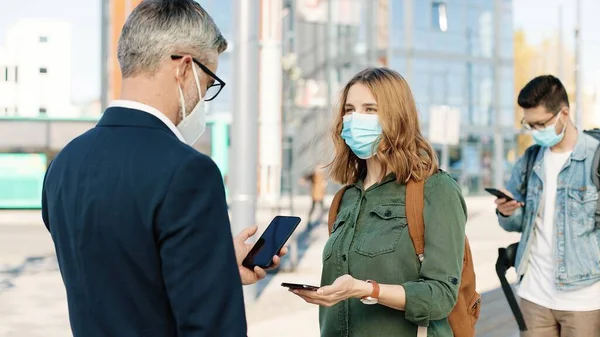 Portrait Caucasian Travelers Masks Street Passing Health Control Showing Vaccination —  Fotos de Stock