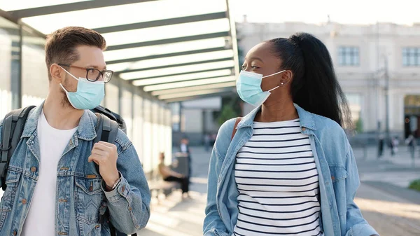 Porträt Eines Glücklichen Mannes Aus Dem Kaukasus Und Einer Hübschen — Stockfoto