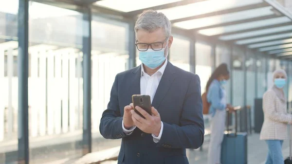 Portrait Handsome Adult Middle Aged Caucasian Man Medical Mask Standing — Stock fotografie