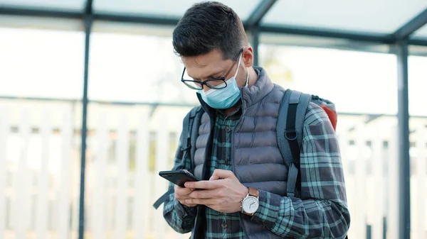 Porträt Eines Gutaussehenden Konzentrierten Jungen Kaukasiers Mit Brille Und Medizinischer — Stockfoto