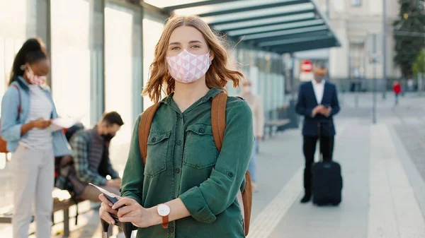 Camera Approaching Young Pretty Caucasian Positive Woman Standing Passport City — Fotografia de Stock