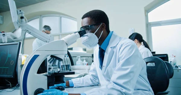 Side View Busy African American Young Professional Male Scientist Medic — Zdjęcie stockowe