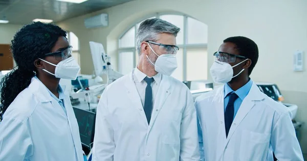 Close Multi Ethnic Team Medical Experts Masks Goggles Work Hospital — Fotografia de Stock
