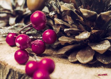 Mum ve incik boncuklu Noel arkaplanı. Kış kompozisyonu. Noel konsepti