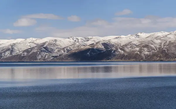 Mountain Lake District Sněhová Krajina Krásný Výhled Jezero Hory Sněhem — Stock fotografie