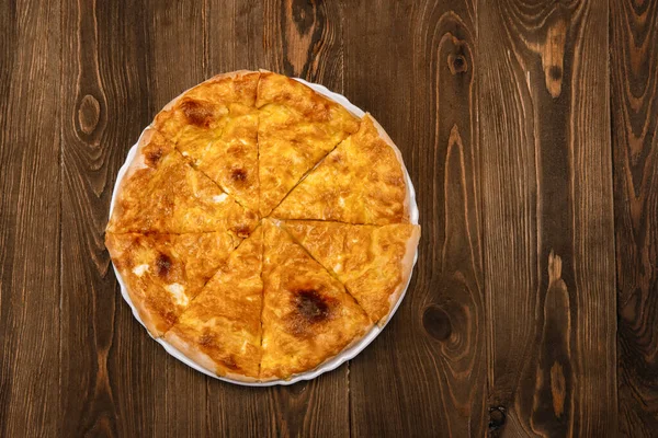 Torta Queijo Caseira Assada Fundo Madeira Búlgaro Banitsa Khachapuri Georgiano — Fotografia de Stock