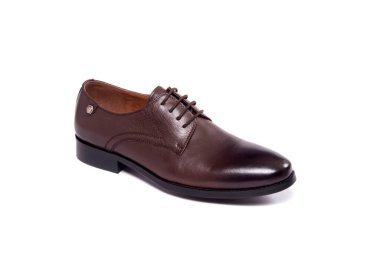 Erkekler ayakkabı izole, bağcıklı, kahverengi, deri. beyaz arkaplanda izole.