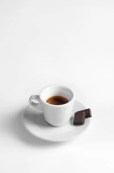 Taza Café Blanco Con Chocolate Sobre Fondo Blanco Taza Espresso — Foto de Stock