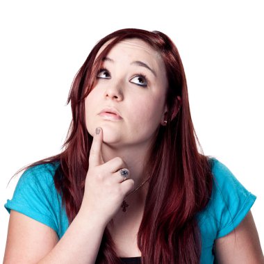 Genç kızıl saçlı kadın.