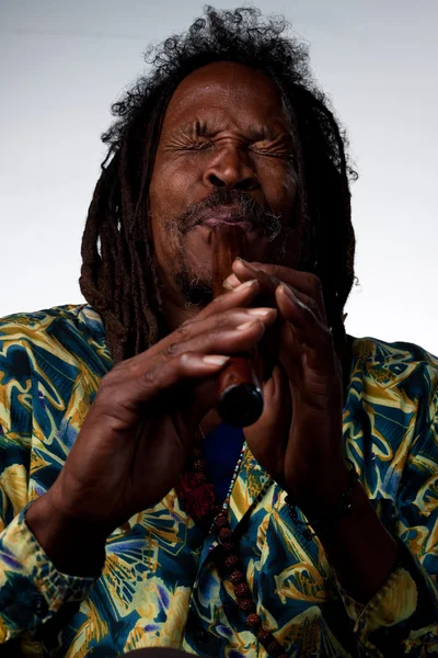 Rastafarian playing the flute — Stock Photo, Image
