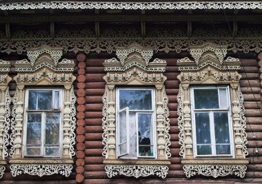 Windows ile ahşap çerçeveler.