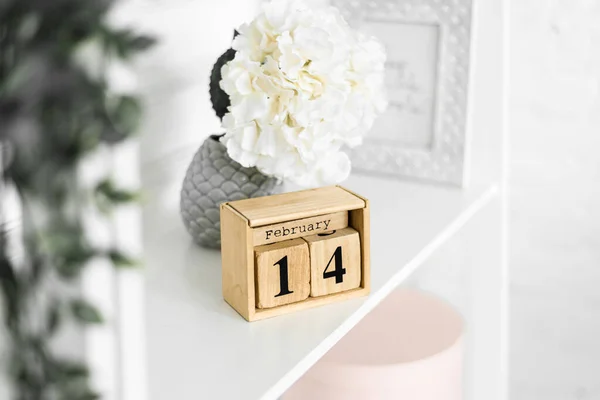 Wooden Perpetual Desk Calendar Home Office Decoration 14Th February Library — Stock Photo, Image