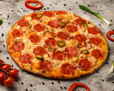 Lezzetli pizza yakın plan. Masanın üzerinde. yüksek kaliteli resim.