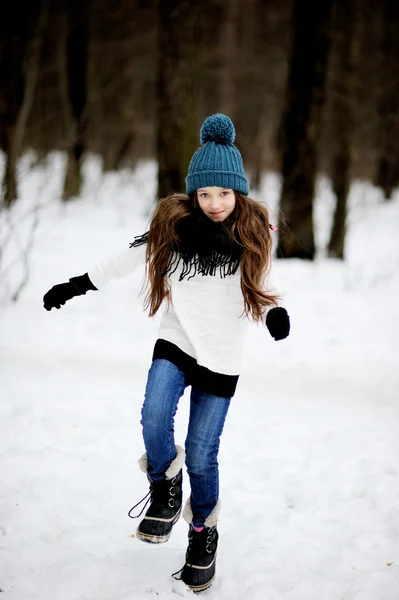 Funny kid girl having fun in beautiful winter park — Stock Photo, Image