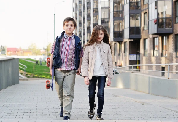 Portrait de adolescent garçon et fille — Photo