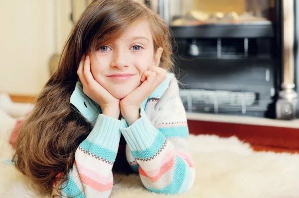 Kid  girl near fireplace — Stock Photo, Image