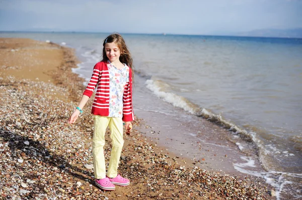 Adorable niña feliz en vacaciones de playa —  Fotos de Stock