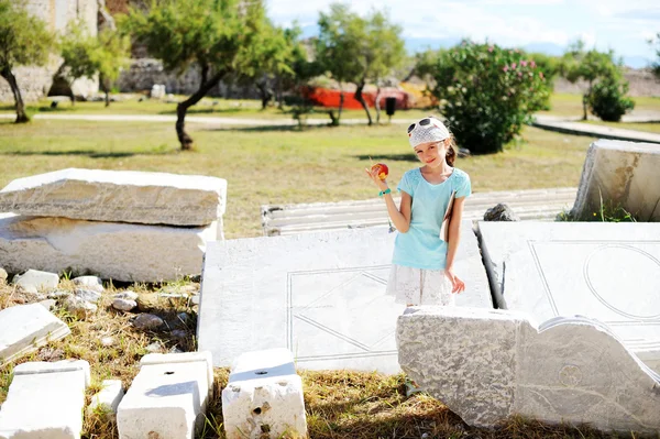 Niña durante el turismo —  Fotos de Stock