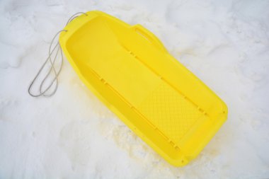 Kar ile sarı kızak