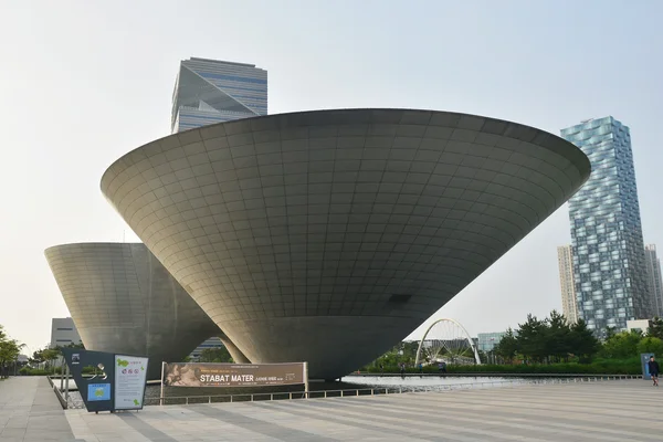 INCHEON, Coréia do Sul - 12 de junho de 2016: Songdo Central Park é um — Fotografia de Stock