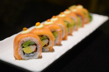 Somon suşi roll, Japon yemekleri 
