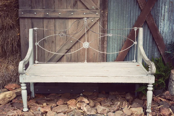 Silla de madera antigua exterior - Filtro vintage — Foto de Stock