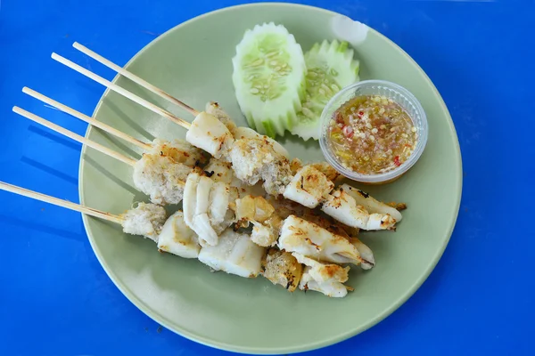 Thailandia street food uova di calamaro fritte mescolare servire con frutti di mare sa — Foto Stock