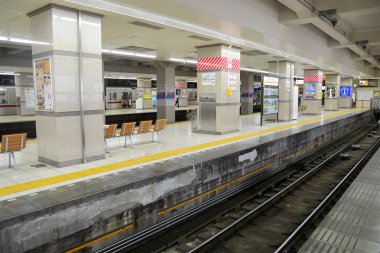 Japonya - Ausust 19,2015: Tobu demiryolu trenler Tobu Asakusa üzerinde ye