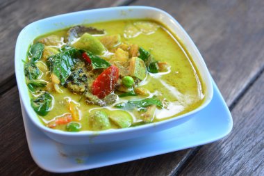 Tayland yemekleri, yeşil köri tavuk.