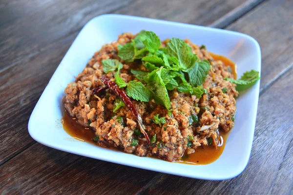 Thai konyha fűszeres ropogós pork saláta, Larb — Stock Fotó