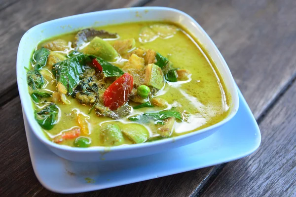 Cibo tailandese, pollo al curry verde . — Foto Stock