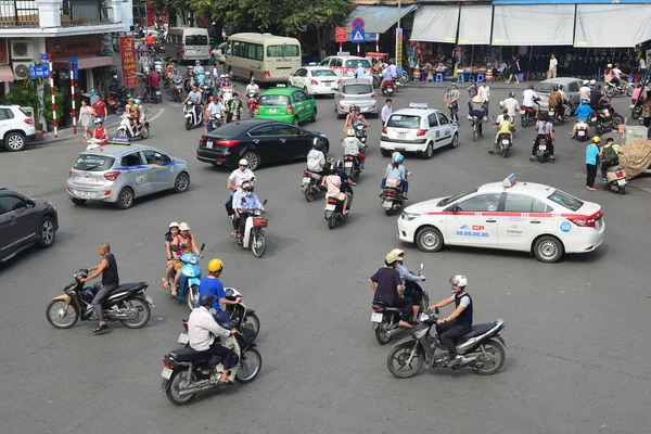 ハノイ, ベトナム - 2015 年 10 月 25 日: たくさんのバイクと v — ストック写真
