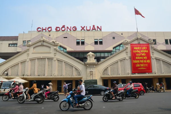 하노이, 베트남-2015 년 10 월 25 일: 동아 Xuan 시장 큰 마크 — 스톡 사진