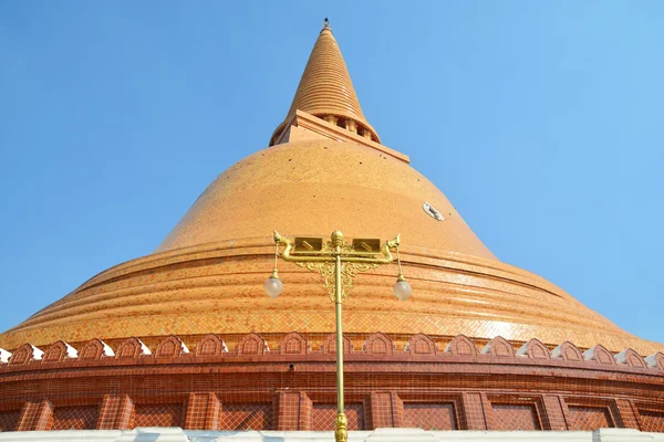 Phra Pathom Chedi es el hito de Nakhonpathom, Tailandia —  Fotos de Stock