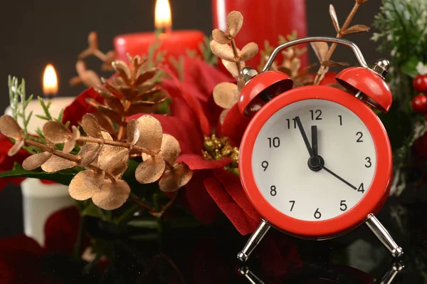 Uma Cena Festiva Com Despertador Para Temporada Natal — Fotografia de Stock