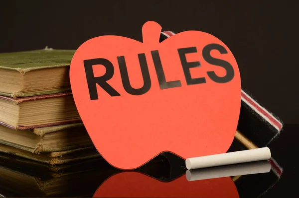 Red Apple Emphasising Classroom Rules Outlined Copyspace — Stock Photo, Image