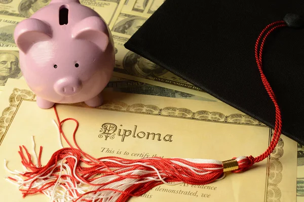 Immagine Concettuale Basata Sugli Aspetti Finanziari Connessi Conseguimento Diploma Laurea — Foto Stock