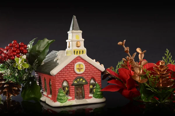 Una Imagen Primer Plano Una Escena Iglesia Navidad Decorada Para — Foto de Stock