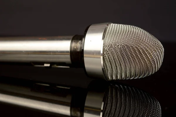 Closeup Mic Drop Hitting Floor — Stock Photo, Image