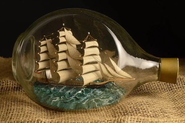 Traditional Ship Bottle Crafted Showcase Its Appealing Beauty — Foto de Stock