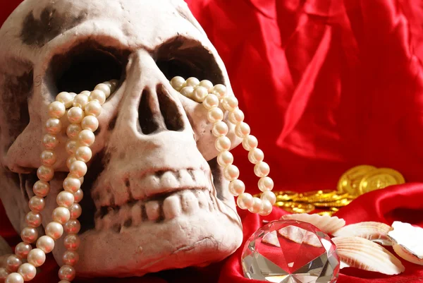 Skull With Treasure — Stock Photo, Image