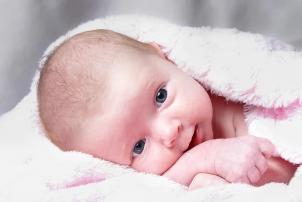 Waarschuwing nieuwe geboren meisje — Stockfoto