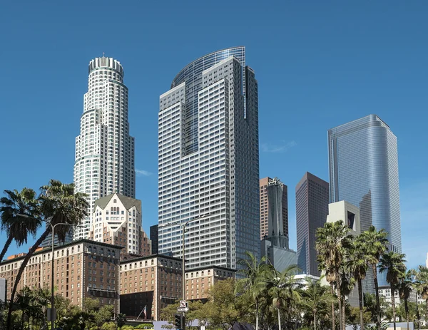 Centrum miasta Los Angeles panoramę na tle błękitnego nieba — Zdjęcie stockowe