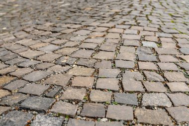 Taş şehir meydanı kaldırım taşlarından eski ve yıpranmış katı bir zemin