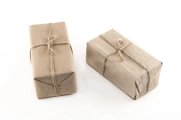 Giftbox Presente Papel Marrom Sobre Fundo Isolado Branco — Fotografia de Stock