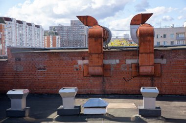 Çatıdaki havalandırma kanalları.